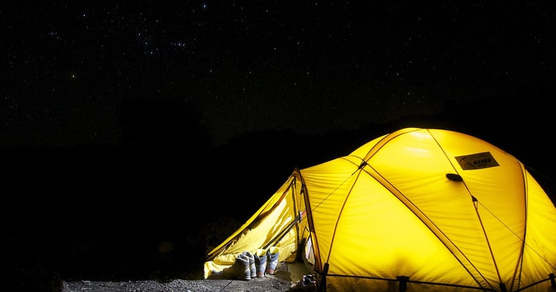 Nuit en camping sauvage : les conseils essentiels pour bien se préparer