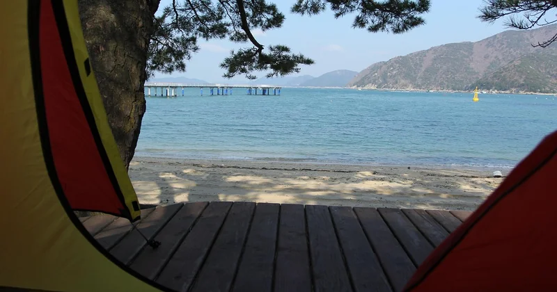 Le camping familial bord de mer en Méditerranée : ce qui change vraiment